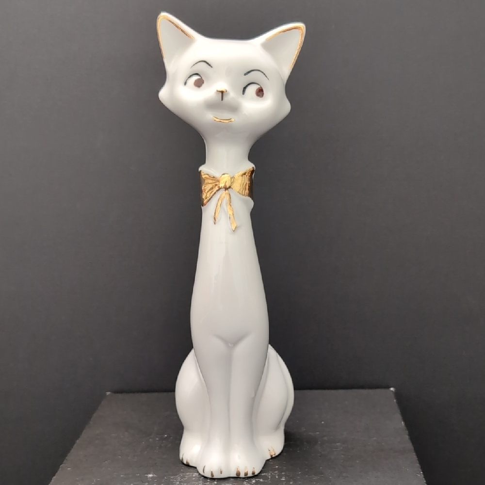 VGT, Porcelain Italian Mid-century Cat Figurine.